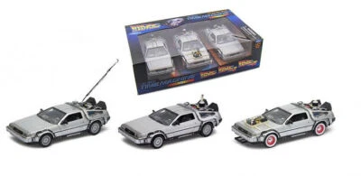 MODELLINO AUTO STATICO WELLY DE LOREAN RITORNO AL FUTURO GIFT BOX I+II+III 1/24 - Immagine 1 di 4