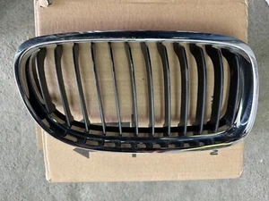 2009 BMW 323i Right Upper Front Bumper Kidney Grille Panel - Picture 1 of 11