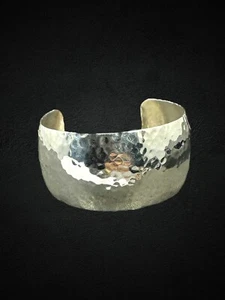 Vintage Solid Sterling Silver - Modernist Hand Hammered Dome 5.75" Cuff Bracelet - Photo 1/6