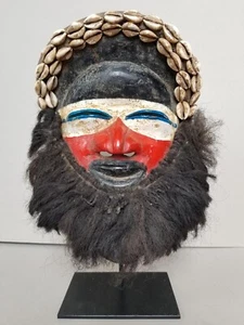 Antigua máscara facial Dan de Costa de Marfil africana en su soporte. ¡Lee! - Imagen 1 de 4
