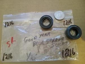 Confezione Due (2) Pneumatici Goodyear Blue Streak Slick Scala 1/25 # 1216 Spedizione Gratuita - Foto 1 di 3
