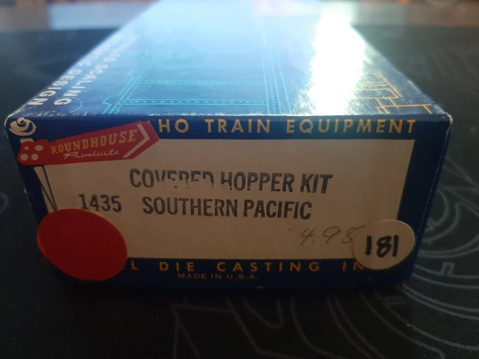 HO Roundhouse #1435 Covered Hopper Kit Southern Pacific 400055