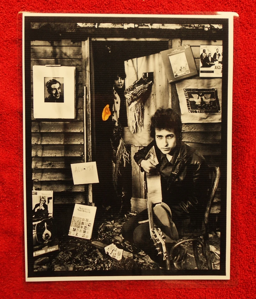 BOB DYLAN UNPUBLISHED PHOTO WITH SARA DYLAN   WOODSTOCK ERA - Image 1 of 1
