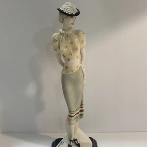 ETRUSCA ARTE 1990 CLASSY LADY FIGURINE WITH BAG ORIGINAL LABEL ITALY ARMANI RARE - Picture 1 of 10