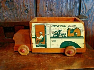 RARO JUGUETE DE MADERA ANTIGUO AÑOS 40 "CAMIÓN UNIVERSAL DE LECHE LÁCTEA" - Imagen 1 de 8