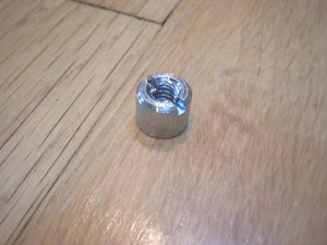 NOS 1980 - 1989 FORD E100 E250 E350 BODY SIDE DOOR HINGE ROLLER RETAINER - Picture 1 of 2