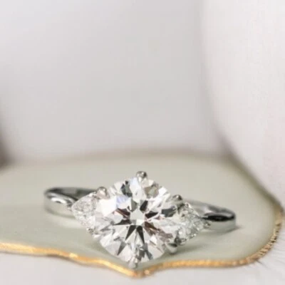 18k White Gold 2 Ct Ring IGI Lab Created Round Cut Diamond Band  E F V S - Image 1 of 4