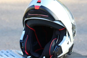 Nolan N Com N104A mit Bluetoth und Pinlock Gr. S/M - 56/57cm silber - Bild 1 von 6