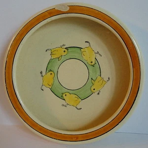 Plato para bebé Roseville Pottery Company línea juvenil pollos borde enrollado c.1916-35 - Imagen 1 de 1