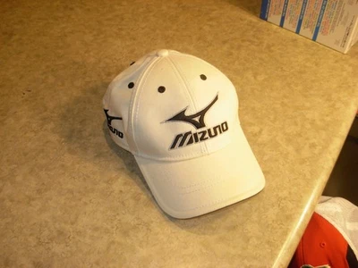 Gorra ajustable con logotipo Mizuno blanca sin usar letras negras Foto 1 de 4