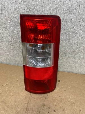 Luz trasera lateral del pasajero derecho Ford Transit Connect 2010 a 2013 OEM V0134 DW Foto 1 de 4