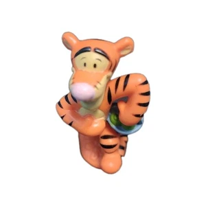 Estatuilla de colección Tigger con decoración de fiesta de cumpleaños de 3" Disney - Imagen 1 de 5