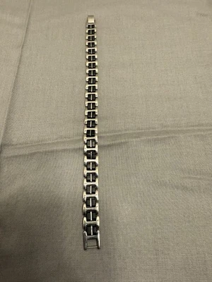 Pulsera de eslabones de acero inoxidable y goma para hombre Foto 1 de 3
