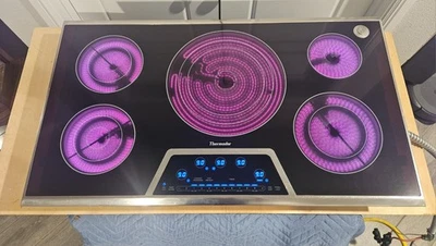 Thermador Masterpiece Series 36" 5 Burners Electric Cooktop Black CES365FS CLEAN - Image 1 of 4