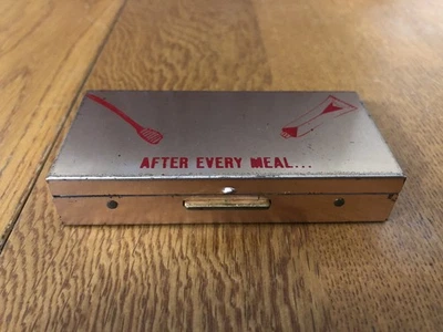 ESTUCHE DE VIAJE CEPILLO DE DIENTES DE LATÓN VINTAGE HECHO EN EE. UU. Foto 1 de 4