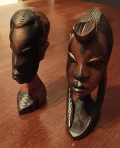 2 pequeñas esculturas tribales africanas de madera tallada a mano busto de hombre y mujer de colección 5"x2" - Imagen 1 de 15
