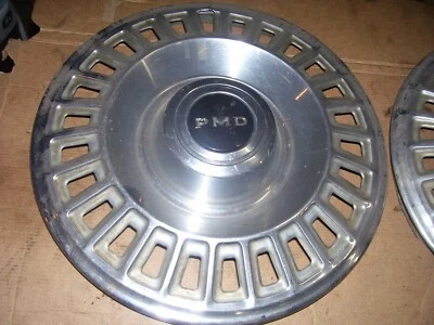 Pontiac Bonneville Catalina 1967 1968 de fábrica tapacubos de 14 pulgadas - 4 cubiertas de rueda Foto 1 de 3