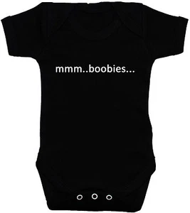 Boobies Baby mitwachsend/Body/Strampler/T-Shirt Neu mit Etikett - 24 Monate Acce Geschenk Junge Mädchen lustig - Bild 1 von 5
