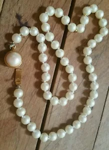 COLLAR DE PERLAS FALSAS DE UNA SOLA HEBRA ANUDADO A MANO CAROLEE DE COLECCIÓN - Imagen 1 de 4