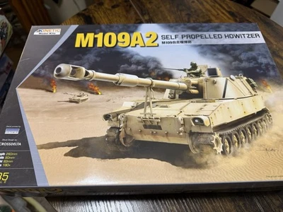 Kinetic-Model M109A2 Self-Propelled Howitzer Armored Vehicle - Plastic Model - Image 1 of 4