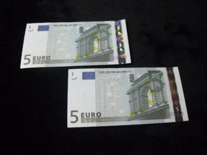 Pair of Five Euro Banknote - UNC - 2002 - France - Prefix U they ship for free - Picture 1 of 6