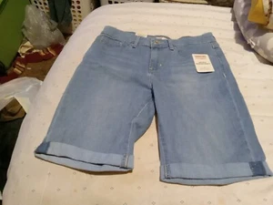 NWT LEVI'S STRAUSS & CO Signature BERMUDA SHORTS Sz 6 28w Cuffed - Picture 1 of 11