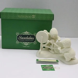  Departamento 2007 56 Snowbabies. Bicicleta de porcelana Tinker Tots con caja  - Imagen 1 de 10