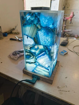 Lámpara de mesa hecha a mano de piedra de ágata azul resina epoxi luz nocturna única decoración del hogar Foto 1 de 4