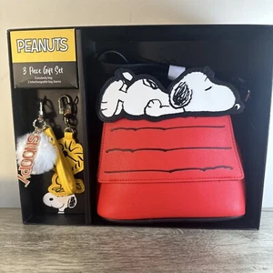 Snoopy dog 3 piece gift set crossbody bag 2 bag charms key chain - Picture 1 of 5