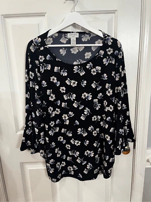 Blusa Carmen Marc Valvo negra y azul floral manga campana talla 2X nueva sin etiquetas Foto 1 de 4
