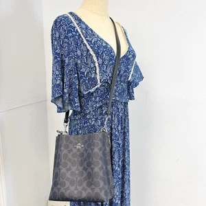 Coach CA582 Mollie Bucket Bag 22 In Signature Canvas IN Denim Midnight Navy - Picture 1 of 7