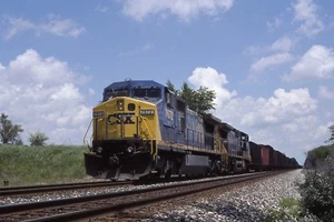 AP: Original Slide CSX CSXT C40-8W #7672+1 w/Train - Greenwich OH 2008 - Picture 1 of 1