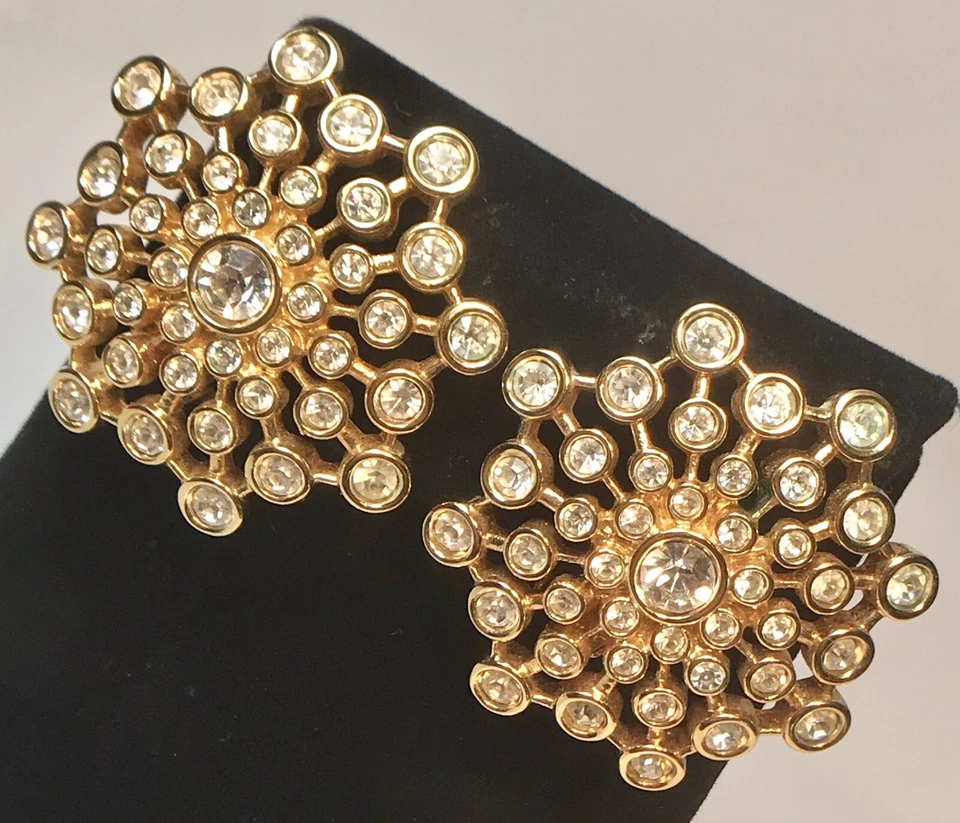 SWAROVSKI VINTAGE CLEAR CRYSTAL GOLDTONE FLOWER STARBURST CLIP EARRINGS (S123.5) - Image 1 of 4