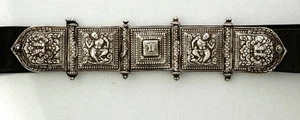 Antique ethnic silver buckle with temple dancers, 19th century South India - Picture 1 of 8