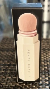 Fenty Skin-150 tragbarer Kontur- & Concealer-Pinsel - Bild 1 von 3