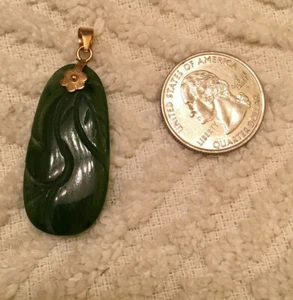 Vintage Goldtone Dark Green Jade Carved Large Pendant .75" x 1.25" Beautiful !! - Picture 1 of 2