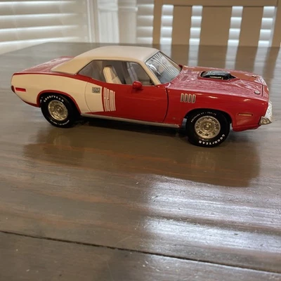 Ertl 1/18 MMW 1971 Plymouth Hemi Cuda naranja y blanco American Muscle Foto 1 de 4