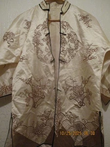 Vintage Womens Asian Style Silk Embroidered Floral Theme Top (Size S) - Bild 1 von 3