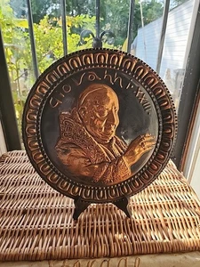 VINTAGE COPPER POPE GIOVANNI XXIII PLATE 1960'S ITALY RAISED PORTRAIT HANGING - Picture 1 of 6