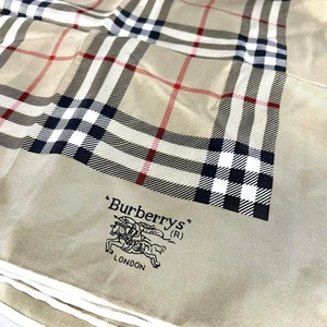 Bufanda de seda Burberry Nova Check beige logotipo de caballo 76 cm x 76 cm - Imagen 1 de 16