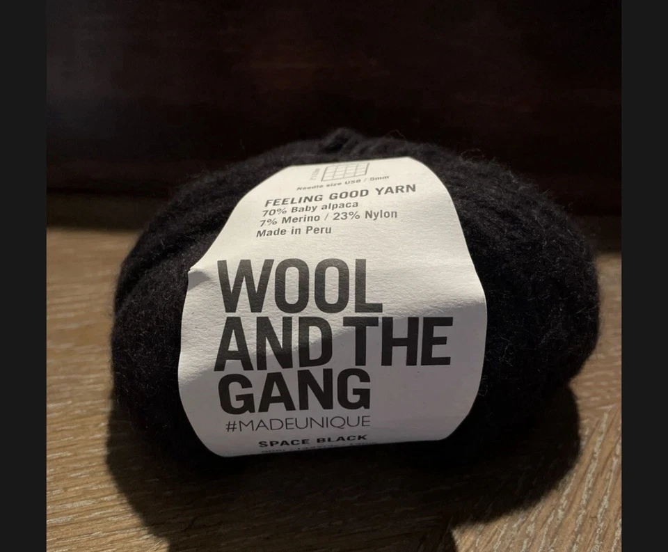 Hilo de alpaca Wool And The Gang en color negro hilo para sentirse bien 70 alpaca Foto 1 de 4