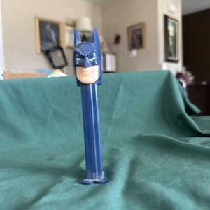 1995 Batman on Blue Pez Dispenser - Picture 1 of 7