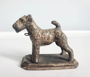 VINTAGE MADE IN JAPAN ZINN AIREDALE TERRIER FUCHS HUND STATUE KLEIN  - Bild 1 von 7