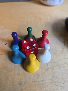 1963 Clue Board Game Replacement Parts Six Wood Pawns & Die - Picture 1 of 4
