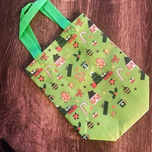 Reuseable Christmas Gift Bags, Durable, Cloth Handles, 8.5"w x  9" H x 4"deep - Picture 1 of 8