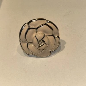 St John White Flower Ring - Picture 1 of 2