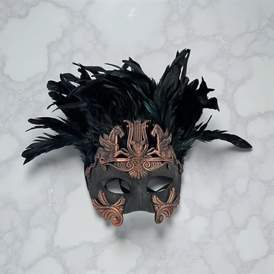 Máscara de Mascarada Veneciana Pegaso Bronce Plumas Negras Teatro Papel Maché Foto 1 de 4