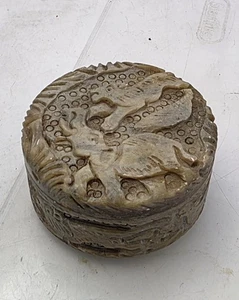 Handgeschnitzte Deckeldose aus Speckstein - exquisite Verarbeitung, Hunde - Bild 1 von 5