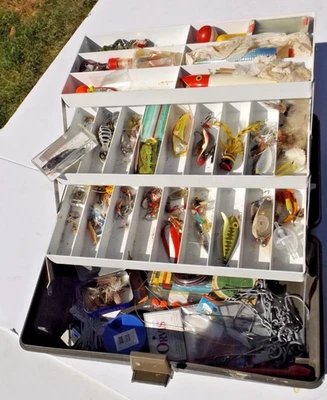 Б/у винтажная коробка для снастей с приманками пробками и приманками Lucky Louie shovelnose лосось - Изображение 1 из 4