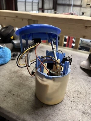 2012-2018 MERCEDES-BENZ CLS550 UNIDADE DE ENVIO DE BOMBA DE COMBUSTÍVEL FABRICANTE DE EQUIPAMENTO ORIGINAL - Imagem 1 de 4